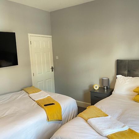 Hometel Digs Morden Comfy Home Can Sleep 11 레스터 외부 사진